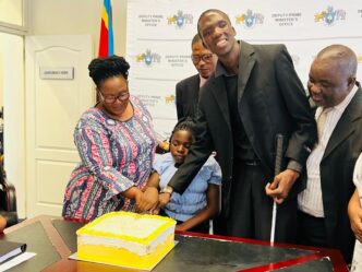 The Deputy Prime Minister of Eswatini honours Khuzulwandle Gama and Phetsile Nyatabo for their exceptional EGCSE results.