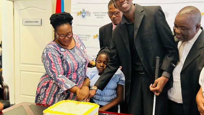 The Deputy Prime Minister of Eswatini honours Khuzulwandle Gama and Phetsile Nyatabo for their exceptional EGCSE results.