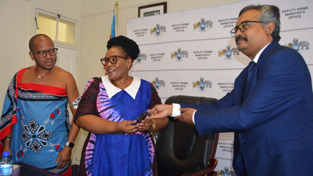 Deputy Prime Minister Thulisile Dladla receives vehicle keys from WFP's Ashraful Amin during the handover ceremony in Mbabane.