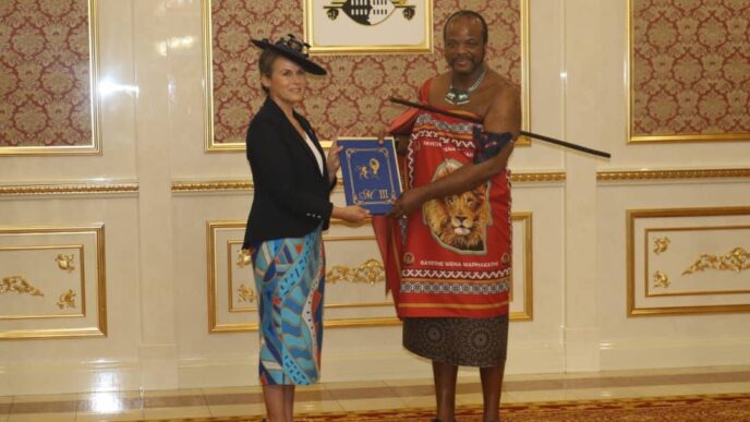 Canada’s incoming High Commissioner H.E Sara Nicholls presents her credentials to His Majesty King Mswati III during a formal ceremony at Lozitha Palace.
