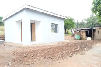Deputy Prime Minister Thulisile Dladla hands over the new house to Mkhulu Albert Magongo in Macetjeni.