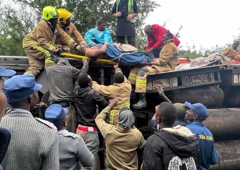 Emergency crews respond after Rovos Rail collision near Gwanda, Zimbabwe. Photo:X.com/@daddyhope