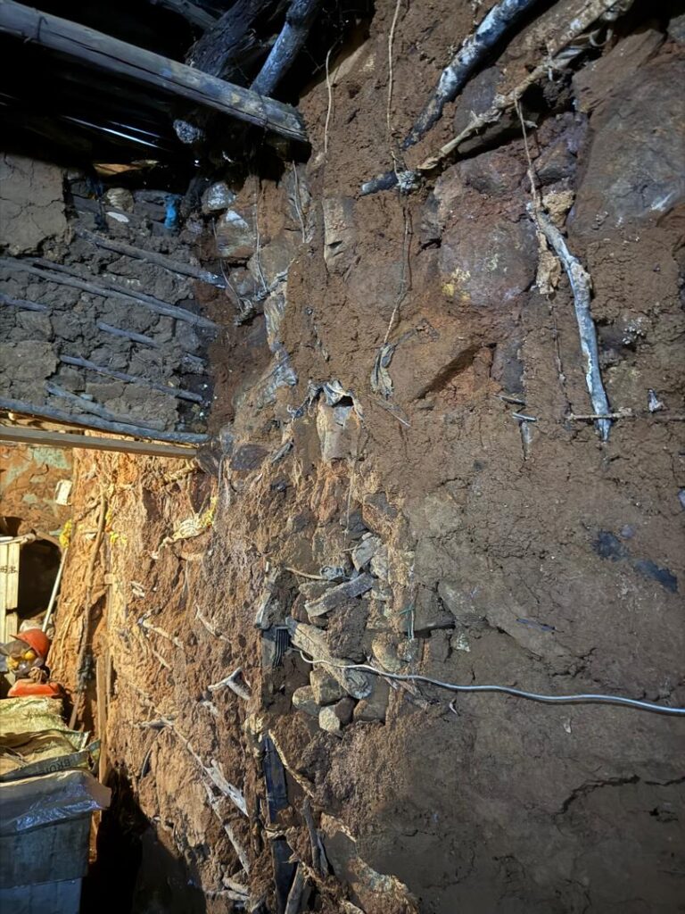 Deputy Prime Minister Thulisile Dladla visits Mlulami Dlamini's unique two-story mud house in KaMagele, Hlathikulu.
Photo: DPM Office