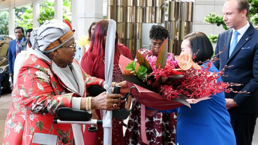 Her Majesty the Indlovukazi arrives at Changi Airport in Singapore for an official visit.
