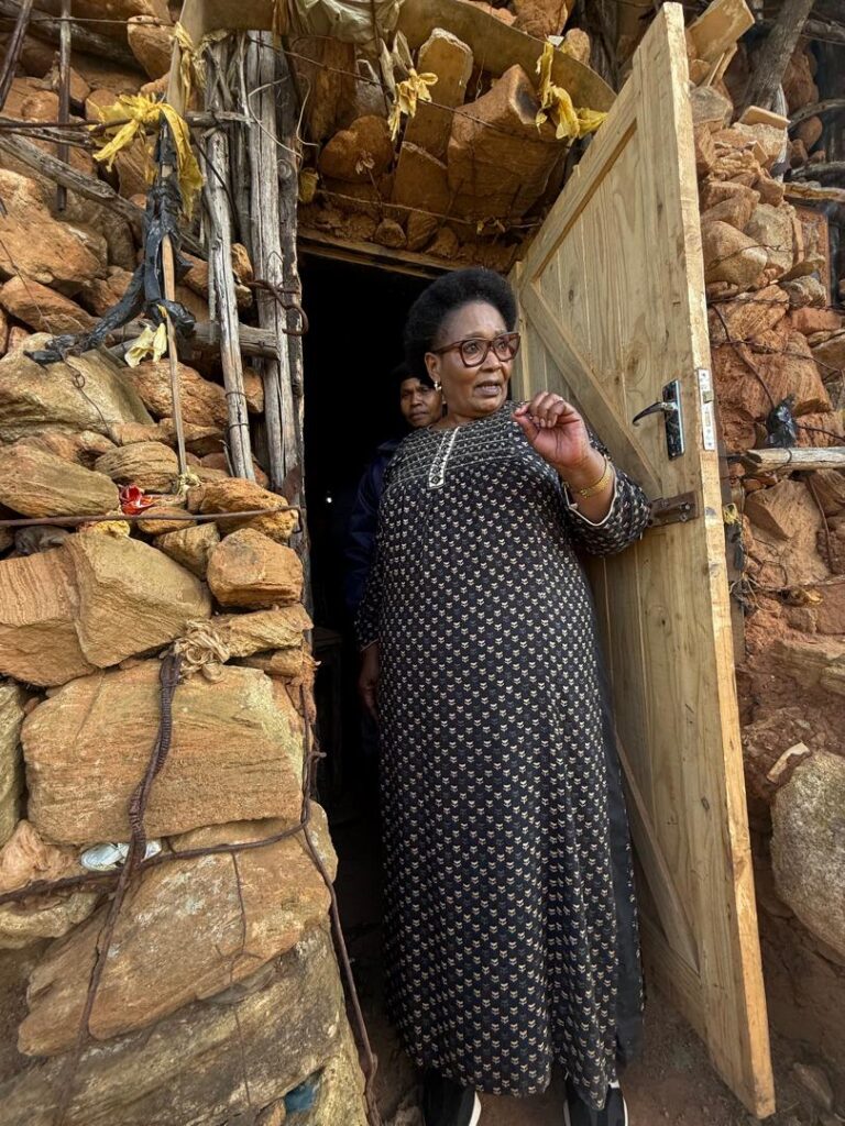 Deputy Prime Minister Thulisile Dladla visits Mlulami Dlamini's unique two-story mud house in KaMagele, Hlathikulu.
Photo: DPM Office