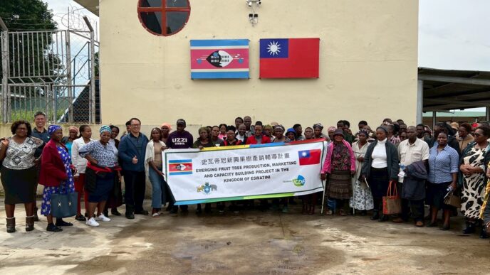 Farmers from across Eswatini participate in a hands-on guava and dragon fruit cultivation workshop, learning composting techniques to improve sustainable farming. Photo by Taiwan Technical Mission