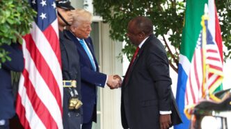 U.S. President Donald Trump welcomes South African President Cyril Ramaphosa to the White House in Washington, D.C., U.S., May 21, 2025. REUTERS/Kevin Lamarque