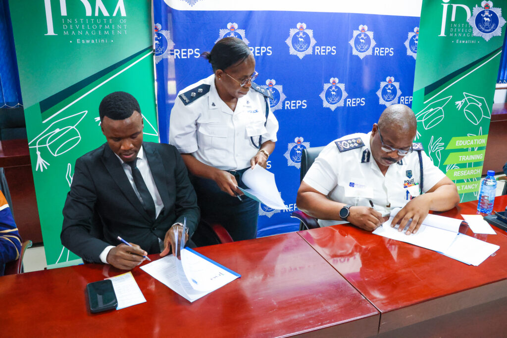 Mr Manoma Vusi Masango and Mr Karabo Baipidi sign the Memorandum of Understanding during the official ceremony at Police Headquarters in Mbabane. Photo: REPS