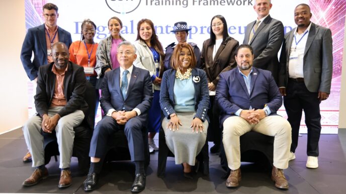Erik Azulay with U.S. Chargé d’Affaires Marc Weinstock, Taiwan Ambassador Jeremy H. S. Liang, and Minister of Information, Communication and Technology Hon. Savannah Maziya alongside local incubator representatives at American Corner Manzini. Photo credit: U.S. Embassy Eswatini.