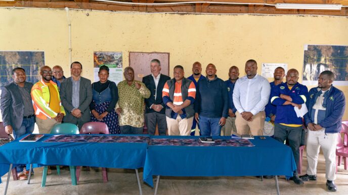 EEC Managing Director Ernest S. Sipho Mkhonta, senior management, the Sibanye Engineering and RSV Minerals Joint Venture team and Malindza community leaders during the contractor introduction at Malindza Umphakatsi. Photo: EEC.