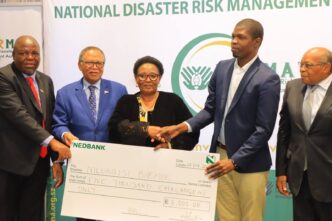 eputy Prime Minister Thulisile Dladla presents a cheque of E5,000 to Mlungisi Zibonele Bhembe at the launch of Umvalo Wesive, after he won the siSwati naming competition for coining the name of the Kingdom's new National Disaster Risk Management Authority.