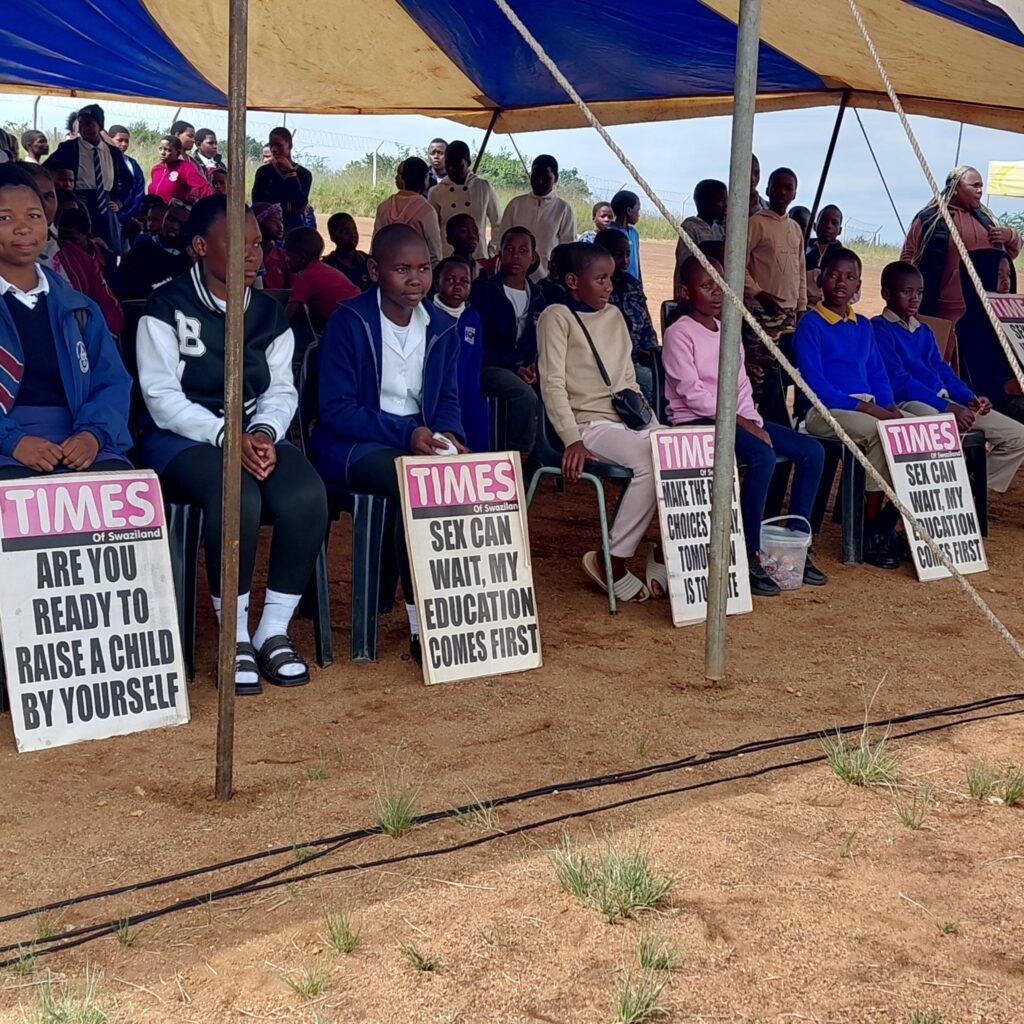 Students from the Ngudzeni area listen attentively at the Kuyenteka Shiselo Teenage Pregnancy Campaign