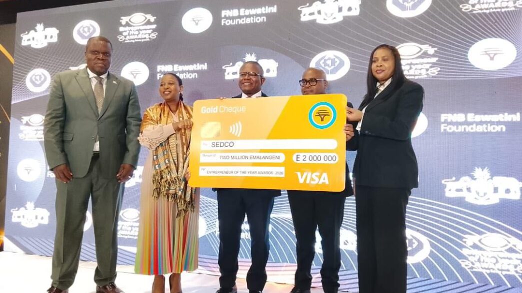 Minister of Commerce, Industry and Trade Manqoba Khumalo, SEDCO Board Chairperson Dr Mandlenkhosi Dlamini and SEDCO CEO Khethiwe Mhlanga receive a E2 million sponsorship cheque from FNB Eswatini at the launch of the 20th Entrepreneur of the Year Awards at Royal Villas, Ezulwini. Photo by Eswatini Financial Times