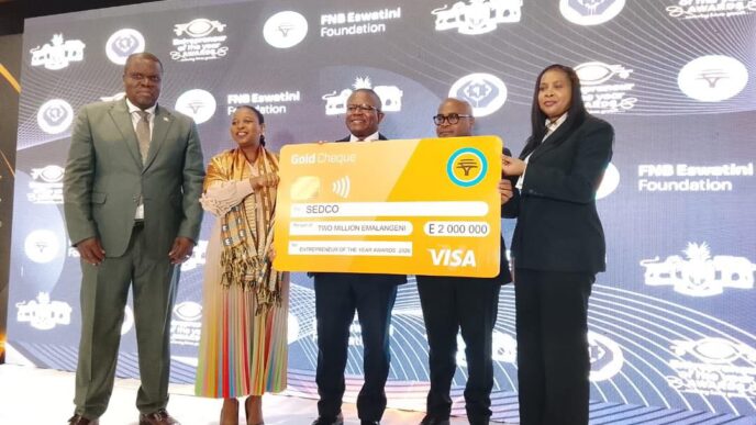 Minister of Commerce, Industry and Trade Manqoba Khumalo, SEDCO Board Chairperson Dr Mandlenkhosi Dlamini and SEDCO CEO Khethiwe Mhlanga receive a E2 million sponsorship cheque from FNB Eswatini at the launch of the 20th Entrepreneur of the Year Awards at Royal Villas, Ezulwini. Photo by Eswatini Financial Times