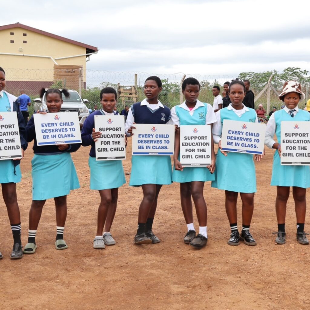 Students from the Ngudzeni area listen attentively at the Kuyenteka Shiselo Teenage Pregnancy Campaign