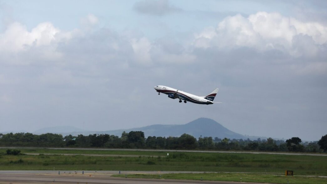 An Arik airline flight takes off from the domestic wing of the Nnamdi Azikiwe International Airport in Abuja, Nigeria July 8, 2020. REUTERS/Afolabi Sotunde/File Photo
