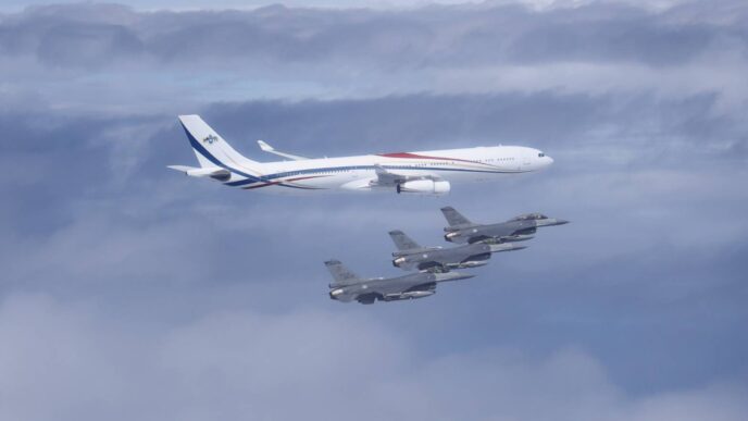 Taiwan F-16 fighter jets escort Eswatini King's aircraft with President Lai Ching-te onboard on Monday. (Military News Agency photo)