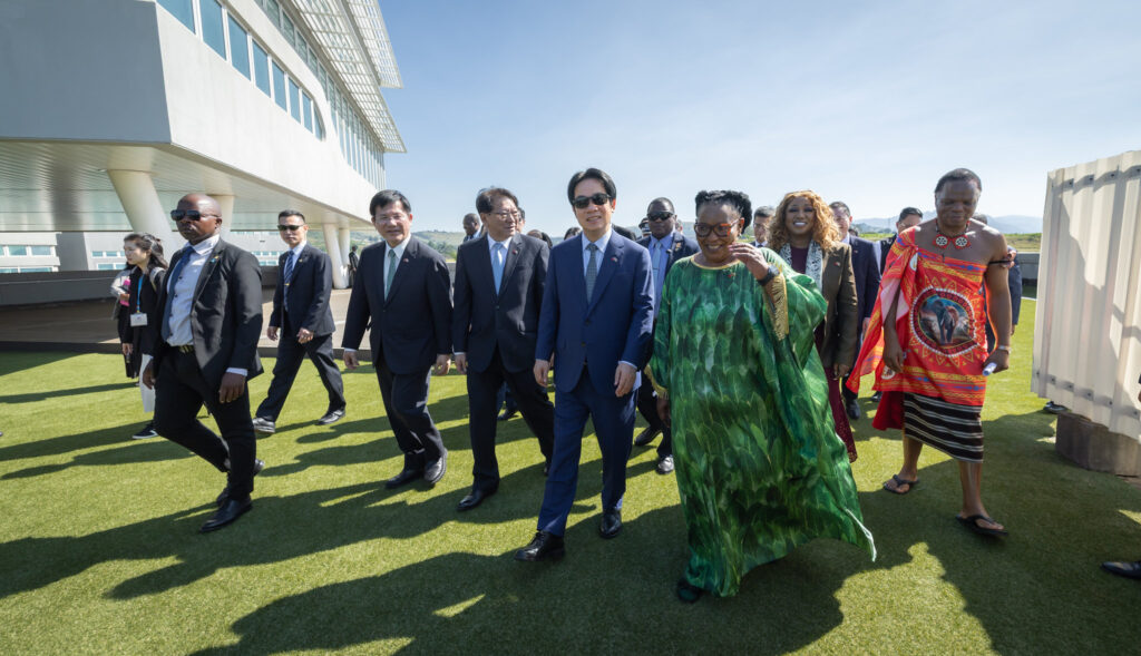 President Lai Ching-te receives a briefing on the Taiwan Industrial and Innovation Park and the Strategic Oil Reserve initiative during his visit to the Royal Science and Technology Park in Nokwane, May 2026.