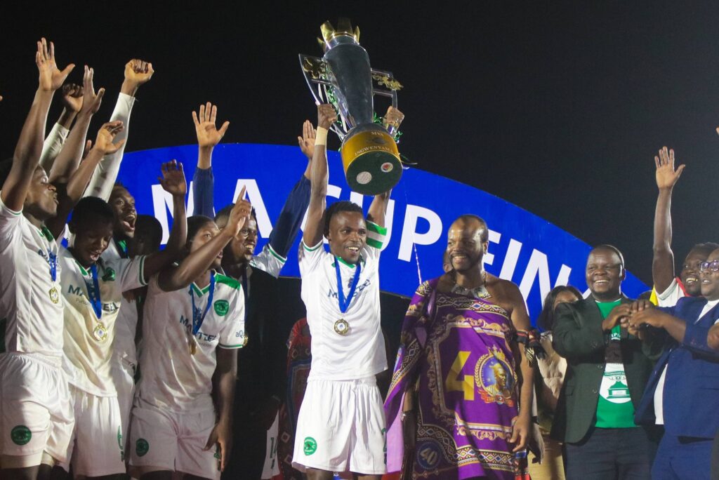 His Majesty King Mswati III handed over the SMVA Ingwenyama Cup trophy to Nsingizini Hotspurs after their 1-0 win against Green Mamba on Sunday. Photo by Eswatini Soccer Mag