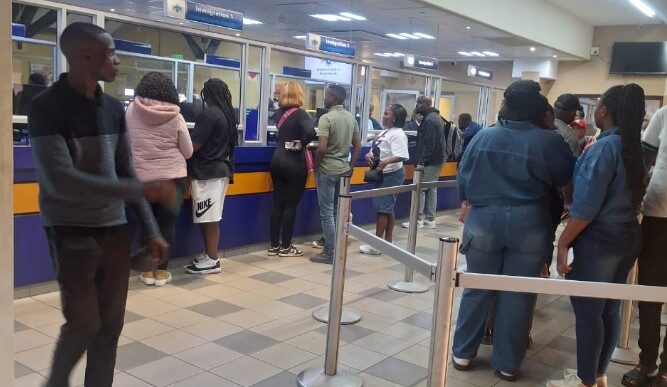 Travellers queue to get processed at the Ngwenya Border Post as the crossing recorded over 6,600 arrivals in 18 hours following the MTN Bushfire Festival and Nazareth Baptist Church prayer weekend. Photo: Ministry of Home Affairs