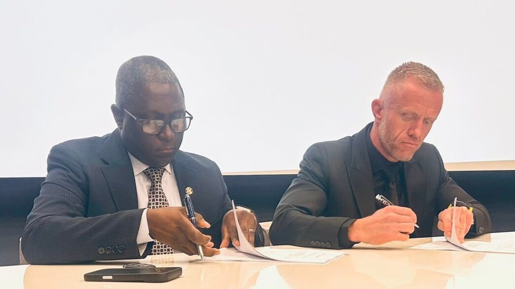 Ministry of Finance Principal Secretary, Vusie Dlamini, and Emergence Human Capital managing director, Raun Smythe, sign the agreement papers. Photos by Ministry of Finance