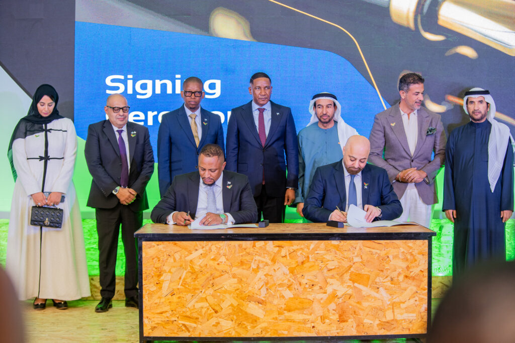 BDC Managing Director Oteng Keabetwe and Albaddad Group representatives sign the New Botswana City partnership agreement as President Duma Boko and other stakeholders look on during the groundbreaking ceremony at the Sir Seretse Khama Airport Special Economic Zone. (Photo: Botswana Development Corporation)