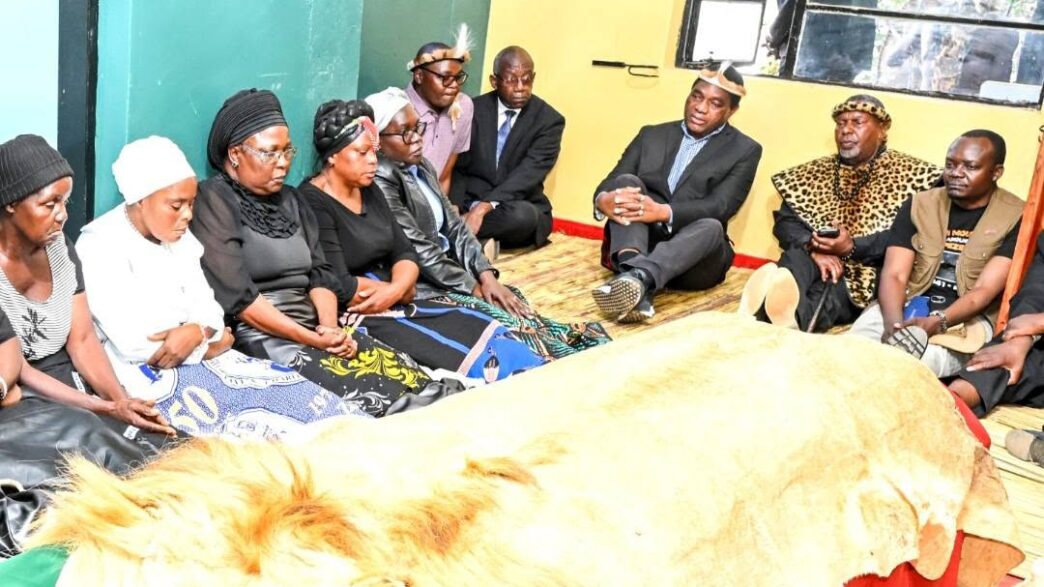 President Hakainde Hichilema consoles Paramount Chief Mpezeni IV's widow Esther Mbewe and family members at Ephendukeni Palace in Chipata. | Photo: State House Zambia