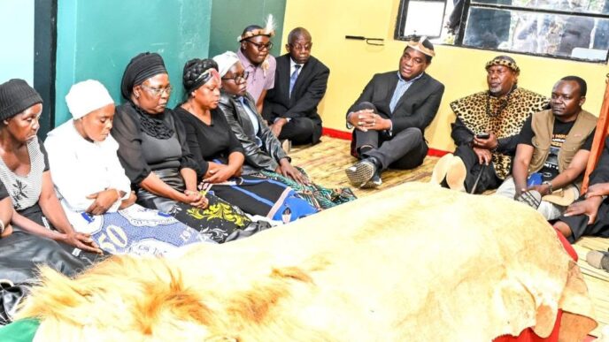 President Hakainde Hichilema consoles Paramount Chief Mpezeni IV's widow Esther Mbewe and family members at Ephendukeni Palace in Chipata. | Photo: State House Zambia