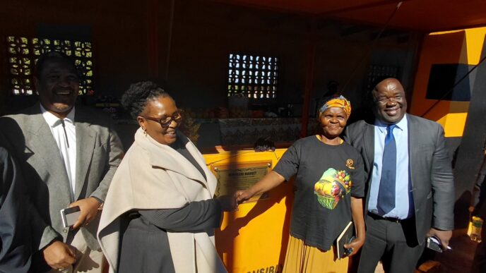 Deputy Prime Minister Thulisile Dladla and Manzini South Inkhundla Minister Owen Nxumalo pose with one of the women traders at the newly opened Umbono Lomuhle Bomake Logoba Market in Manzini. (Photo: DPMO)