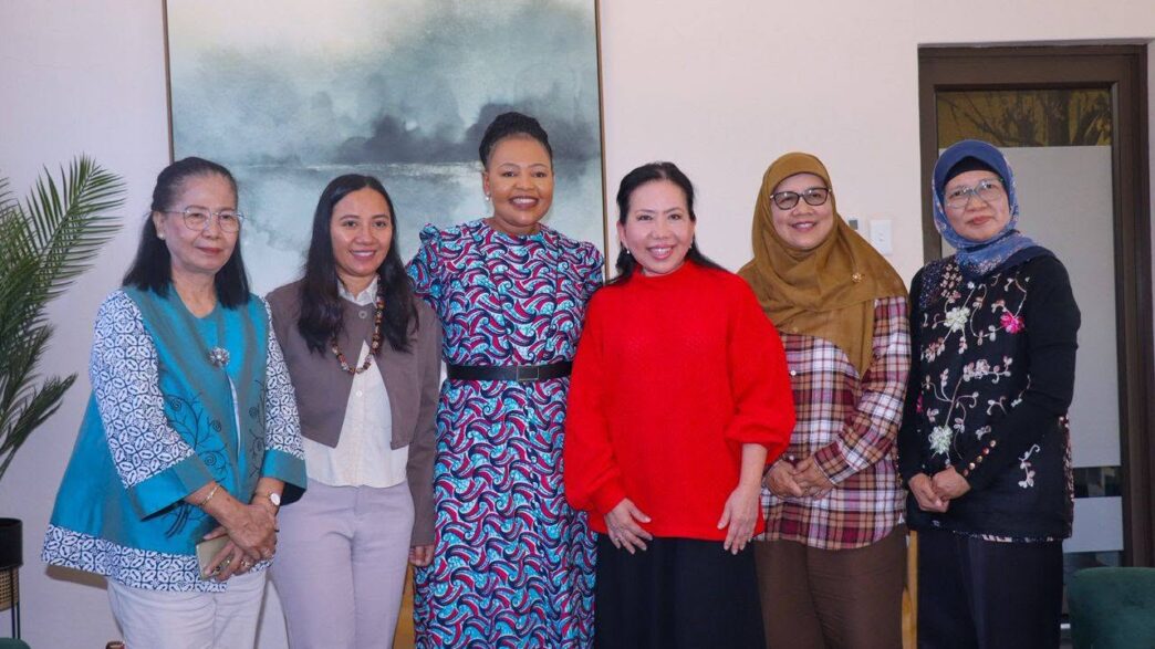 Minister of Foreign Affairs and International Cooperation Senator Pholile Shakantu (centre) poses with members of a delegation from Indonesia's Universitas Airlangga and affiliated wellness and spa industry partners during a bilateral meeting in Mbabane on Friday, 12 June 2026. Photo: Ministry of Foreign Affairs and International Cooperation
