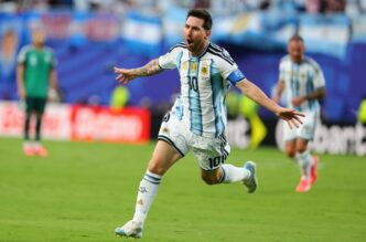 Argentina's Lionel Messi (10) celebrates after scoring the opening goal during the World Cup Group J soccer match between Argentina and Algeria in Kansas City, Mo., Tuesday, June 16, 2026. (AP Photo/Ed Zurga)