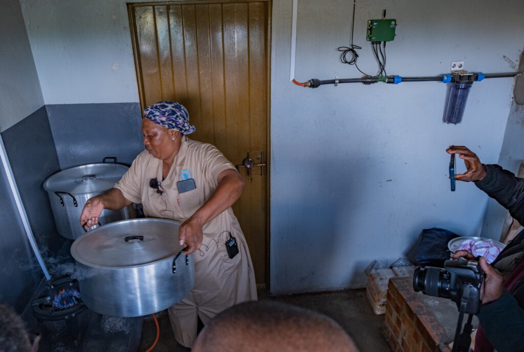 A caregiver prepares food using biogas at Sinakekelinhlalakahle yeSive outside Manzini. UNDP Eswatini/Menzi