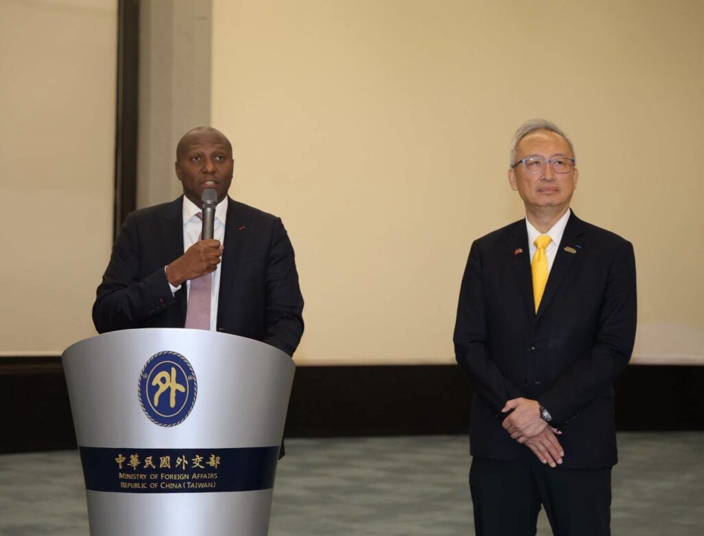 Prime Minister Russell Mmiso Dlamini is welcomed by Taiwan's Deputy Minister of Foreign Affairs, François Chih-chung Wu, on arrival at Taiwan Taoyuan International Airport in Taipei for an official visit. Photo: Eswatini Government