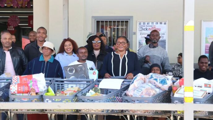 Deputy Prime Minister Thulisile Dladla poses with some of the winners during the first ever Trolley Dash for Persons with Disabilities at Mashayitafula Pick’n’Pay.