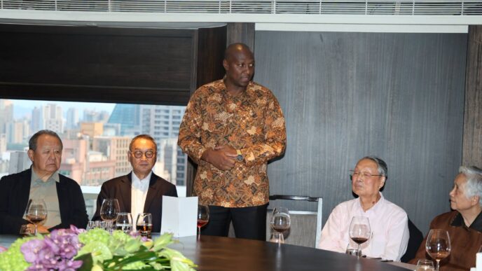 Prime Minister Russell Mmiso Dlamini engages in conversation with Tex Ray Industrial Co., Ltd. founder and chairman Ray Lin during a dinner held in Taipei, Taiwan.