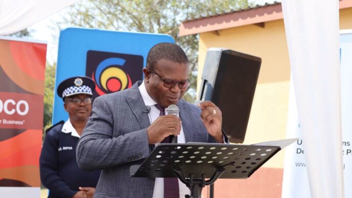 Minister of Commerce, Industry and Trade Manqoba Khumalo during the official opening of the Macetjeni iHub at the Macetjeni SEDCO Estate in Gilgal Inkhundla.