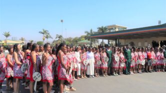 Imbali girls and His Majesty’s Correctional Services officers pose for a group photograph during the Gender Network session held at the Staff College in Matsapha. 📸 Photo: His Majesty’s Correctional Services