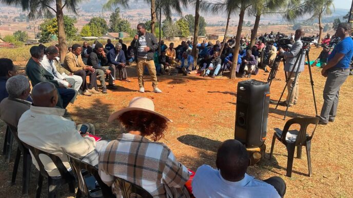 Community members participate in a dialogue at Siphocosini Umphakatsi on concerns surrounding land allocation, communal grazing areas and the protection of cattle dip tank infrastructure. Photo by Ministry of Natural Resources and Energy