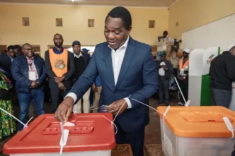 Zambian President Hakainde Hichilema casts his ballot at the Kabulonga Boys Secondary School polling station in Lusaka on August 13, 2026 [AFP]
