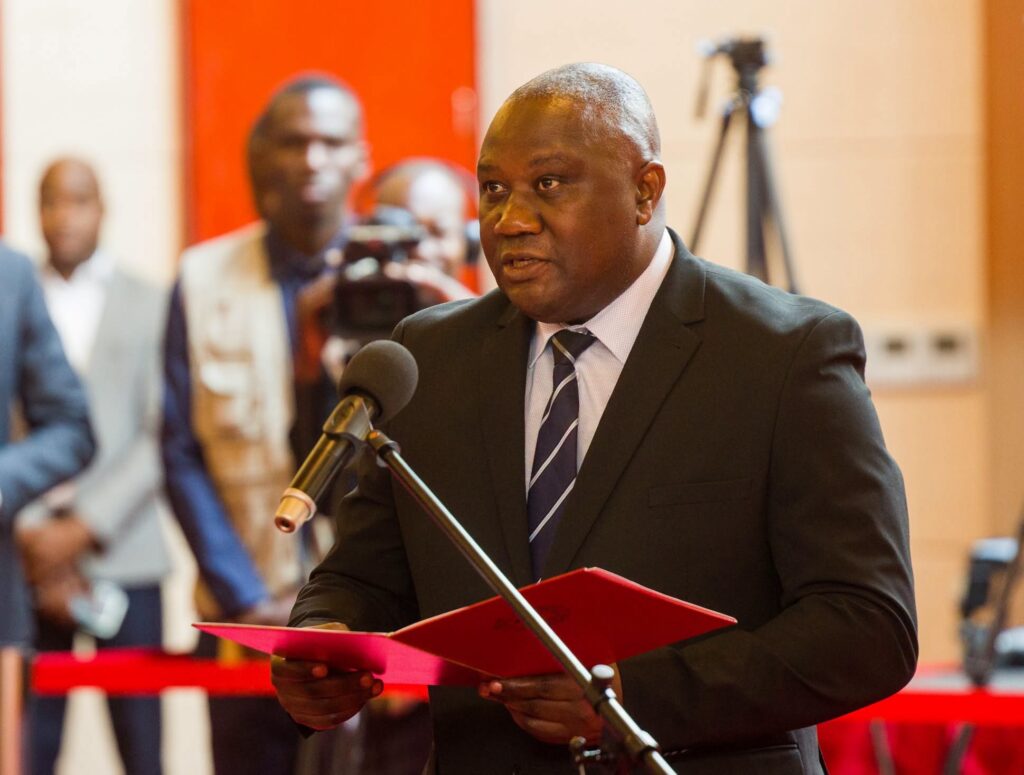 Newly sworn in Bank of Mozambique Governor Felisberto Dinis Navalha addresses guests and officials during the ceremony marking the start of his tenure in Maputo, Mozambique. Photo: Presidency of Mozambique