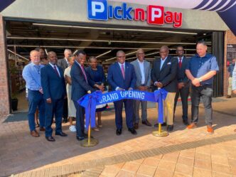 Minister of Commerce, Industry and Trade Manqoba Khumalo joins developers and other stakeholders during the ribbon cutting ceremony to officially open Malkerns Parkview.