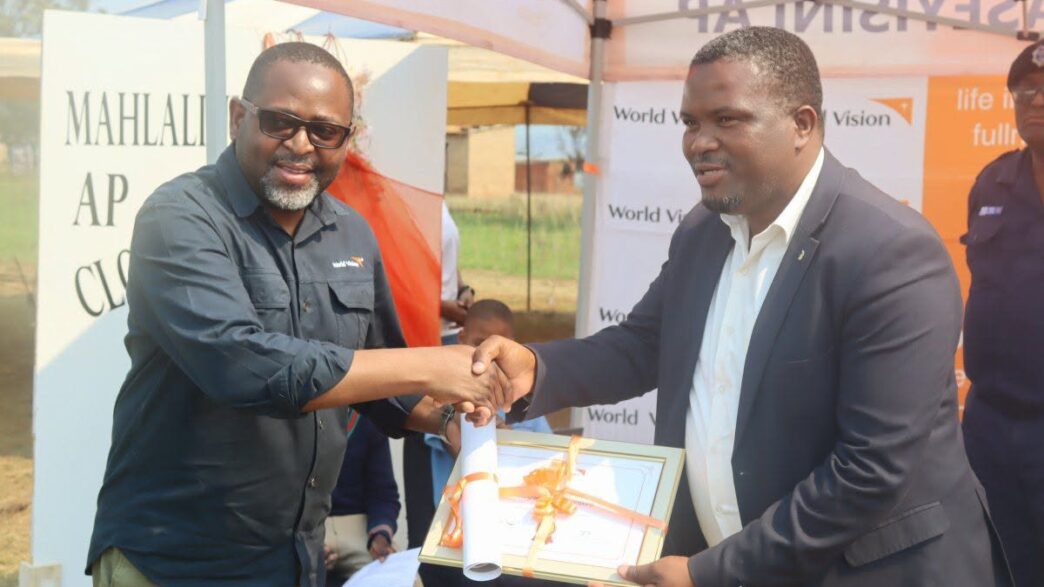 Amos Zaindi presents the facility to Minister S’khumbuzo Dlamini. Photo: World Vision Eswatini