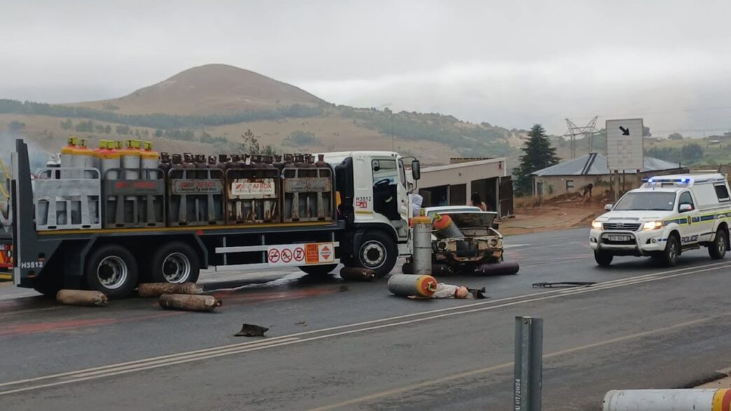 Emergency responders take part in the Road Incident Management System simulation at the Oshoek Border. Photo: Emergency Medical Services 977 Eswatini