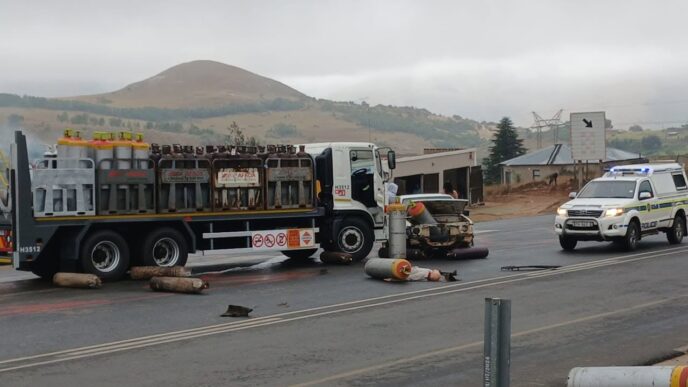 Emergency responders take part in the Road Incident Management System simulation at the Oshoek Border. Photo: Emergency Medical Services 977 Eswatini