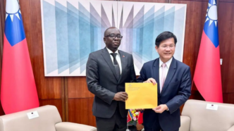 Eswatini’s Ambassador to Taiwan, Vulindlela Kunene, presents his Letters of Credence to Taiwan’s Minister of Foreign Affairs, Dr Lin Chia Lung, formally marking the start of his diplomatic mission in Taiwan.
