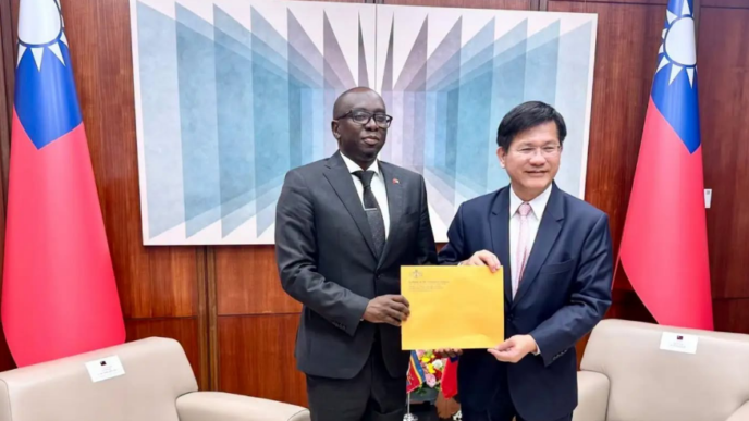 Eswatini’s Ambassador to Taiwan, Vulindlela Kunene, presents his Letters of Credence to Taiwan’s Minister of Foreign Affairs, Dr Lin Chia Lung, formally marking the start of his diplomatic mission in Taiwan.